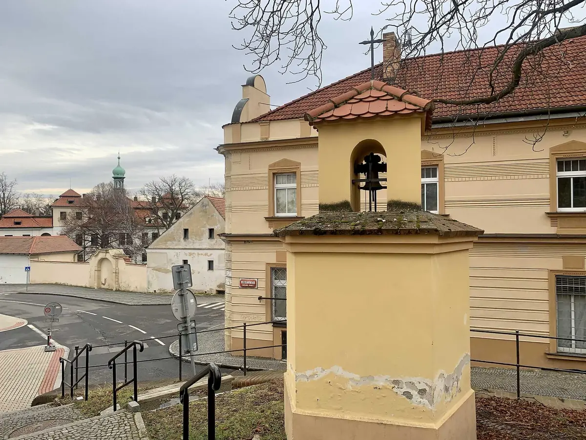 Veleslavín – starobylá ves na trase metra — AFI Vokovice, Praha