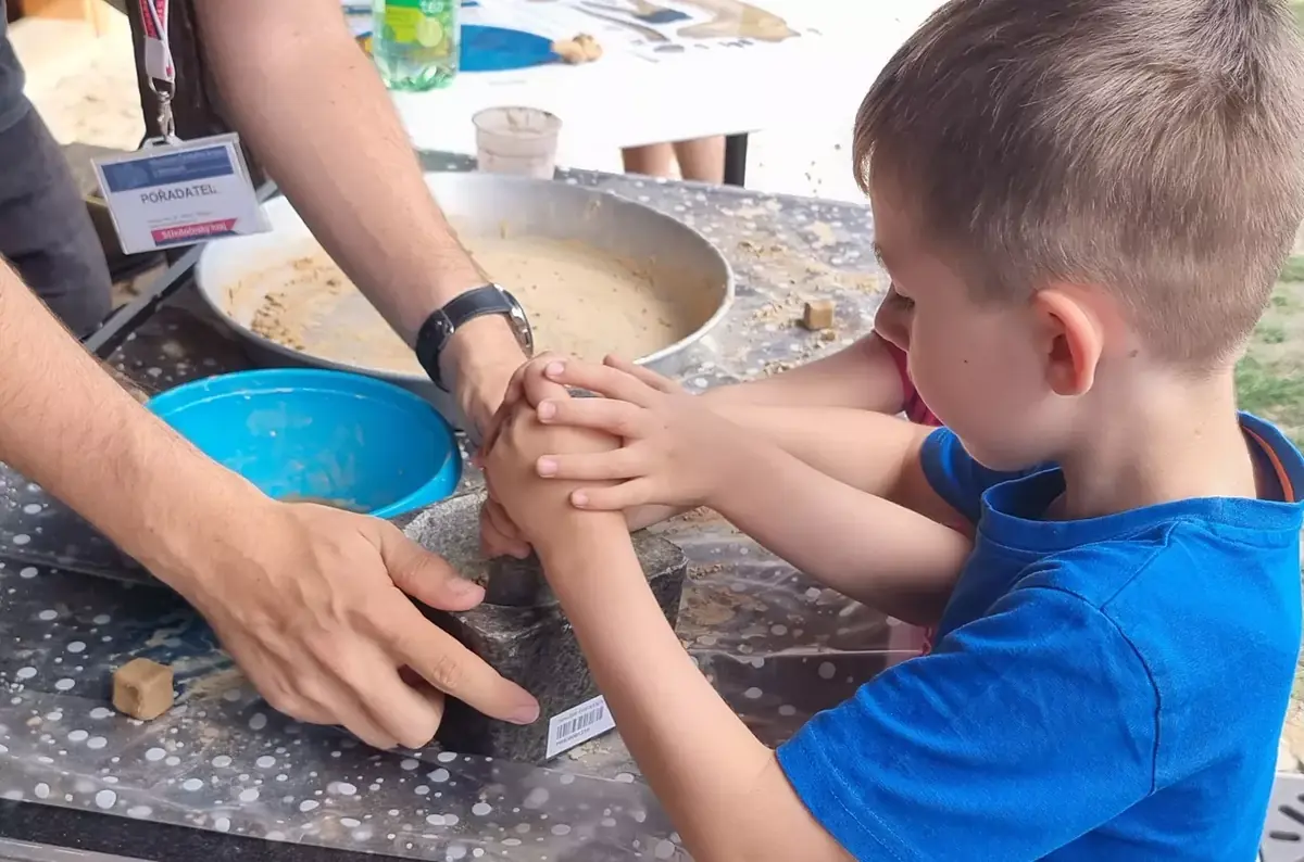 Über Karst und Höhlen - Geologisches Programm für Familien mit Kindern — Museum der Böhmischen Karstlandschaft, Beroun