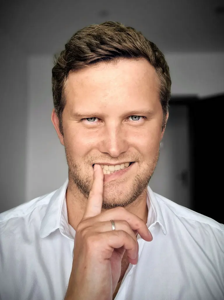 Letní barokní scéna – Martin Málek, vernisáž výstavy "Spojení v naději" — Muzeum - Fibichův sál, Chrudim