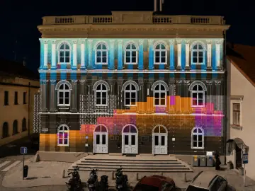 Fluence – videomapping na fasádu ZUŠ — Třeboň 105, Třeboň