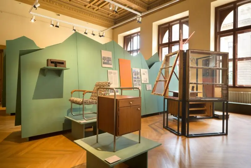 CHATA. FENOMÉN VE SVĚTĚ ARCHITEKTURY. KOMENTOVANÁ PROHLÍDKA — Galerie Josefa Sudka, Praha