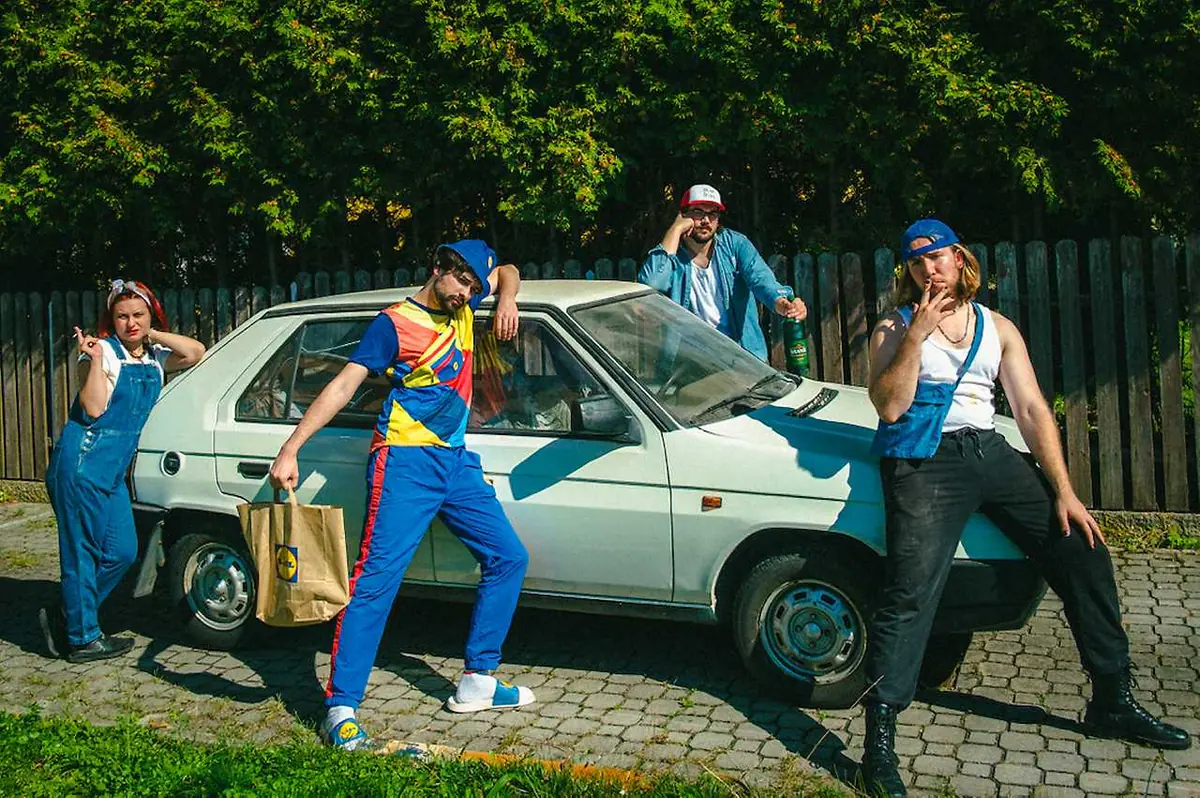 Pondělníci (akusticky) + Street Comedy Open air — Modrá vopice, Praha