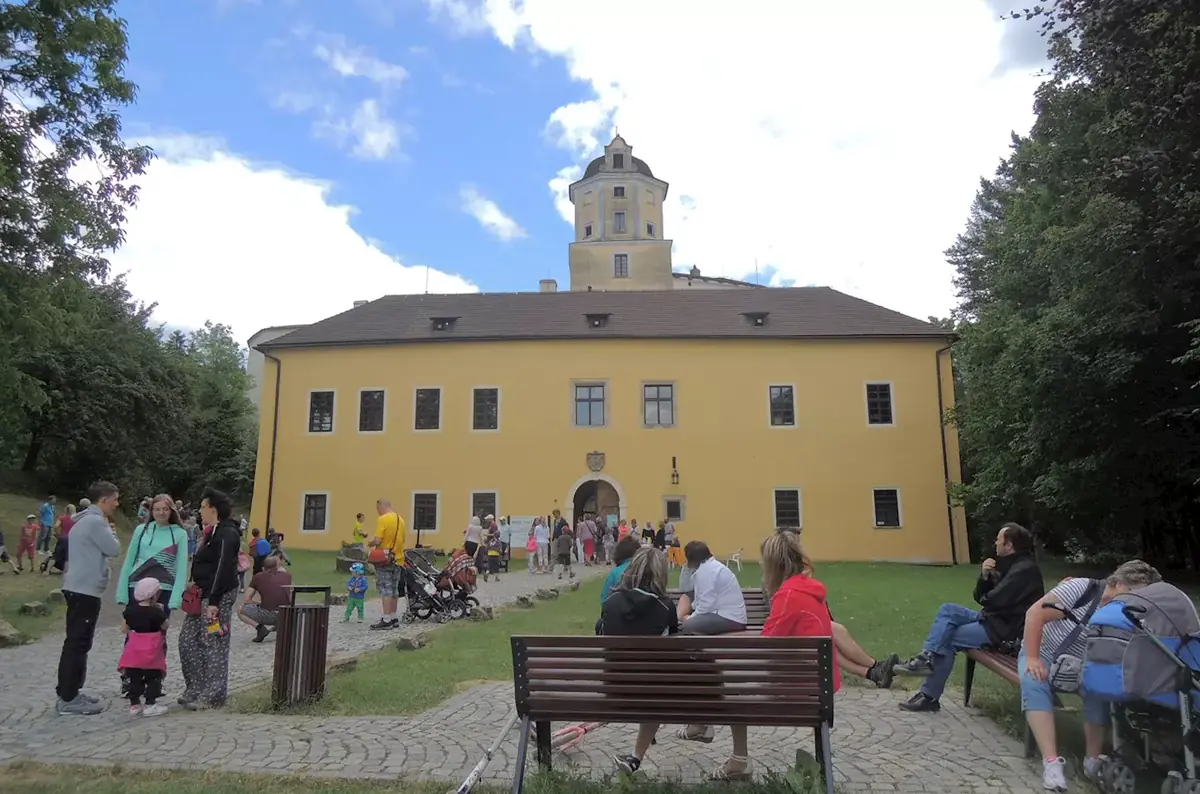 Když na hrad padne noc – noční prohlídka hradu Malenovice — Hrad Malenovice, Zlín