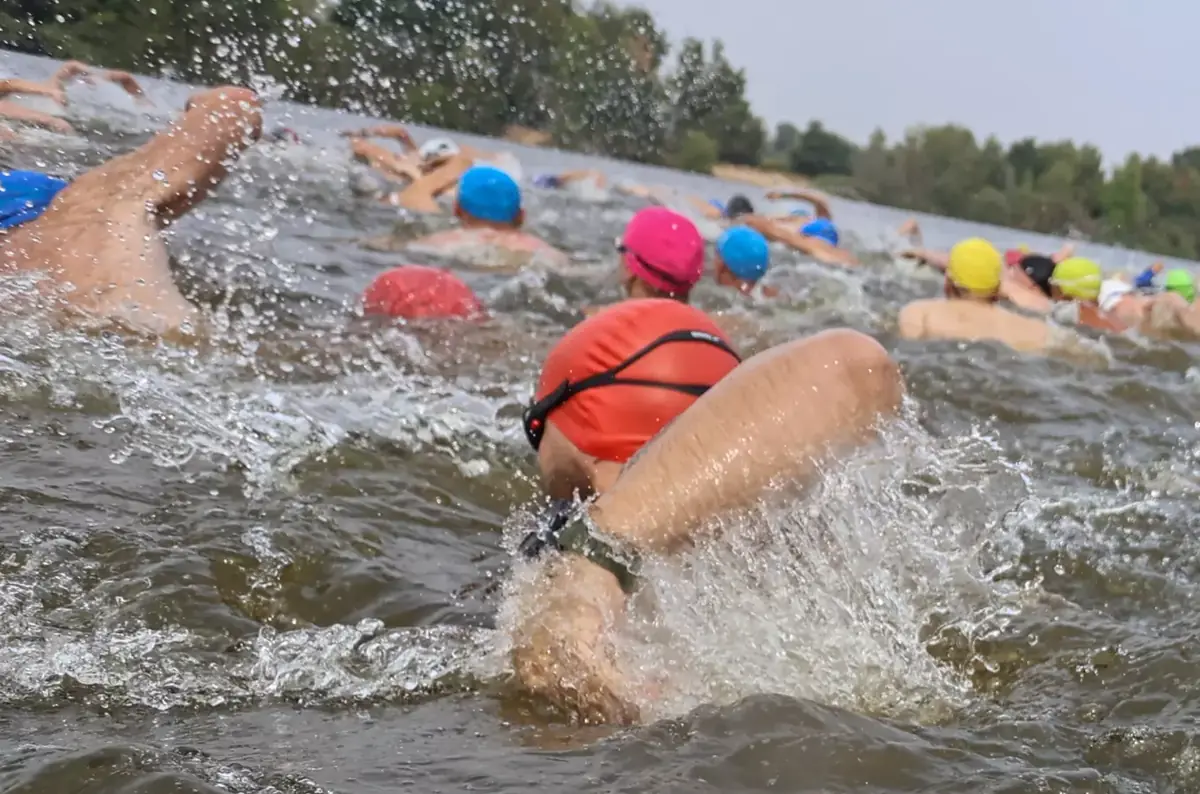 Betonový muž a žena ve Veselí nad Lužnicí 2026 — Veselí nad Lužnicí, veselská pískovna, Veselí nad Lužnicí