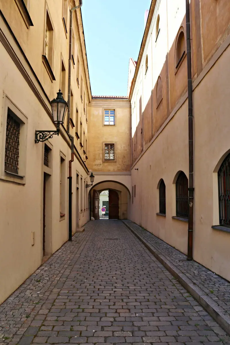 Durchgänge und Gassen der Altstadt I. — Křižovnické náměstí, Prag