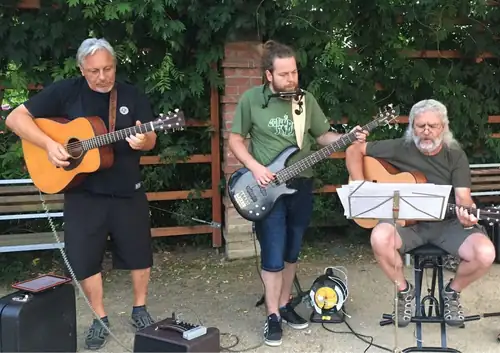 Летний поющий: Саморост на замке