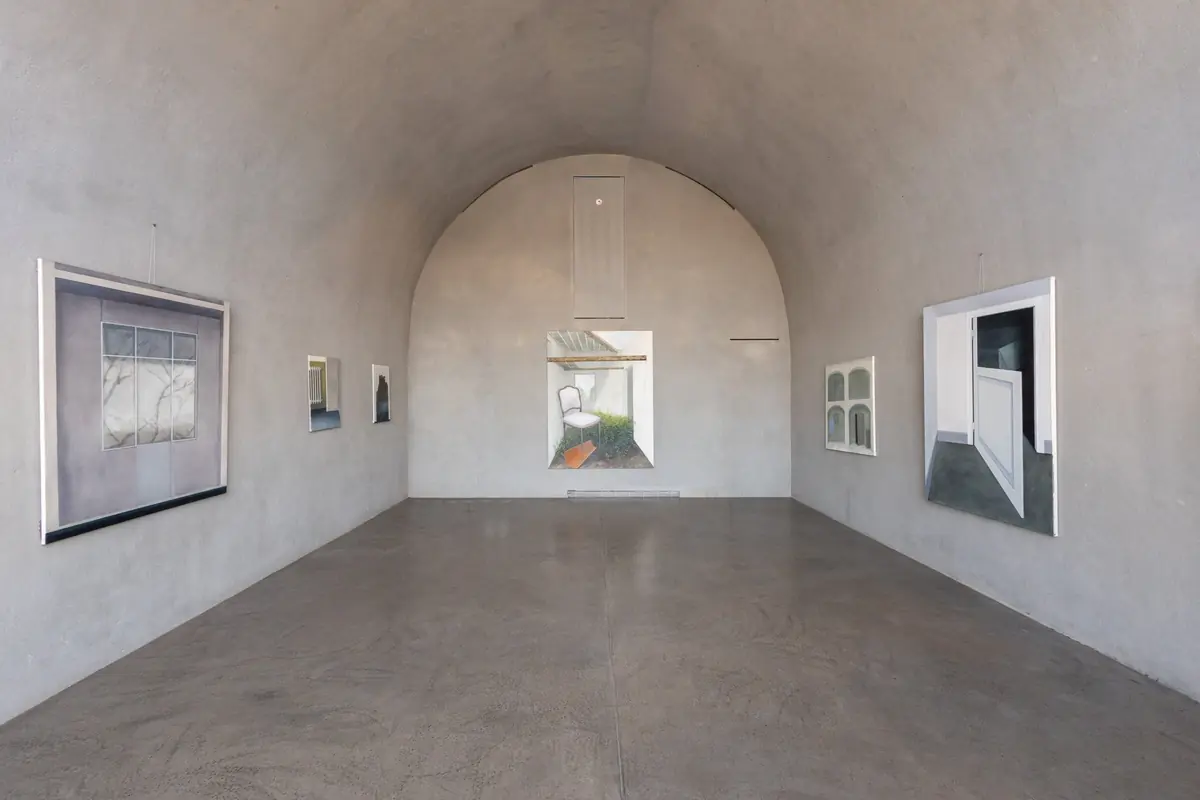Экскурсия с Ренатой Елинковой УХОДИ В ОКНО, ДВЕРИ ОСТАВЬ ОТКРЫТЫМИ — HIDDEN gallery, Прага