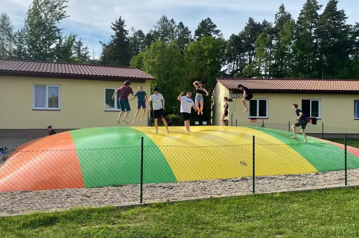 Riesiges Lufttrampolin — Rekreační areál Zbraslavice s.r.o., Zbraslavice