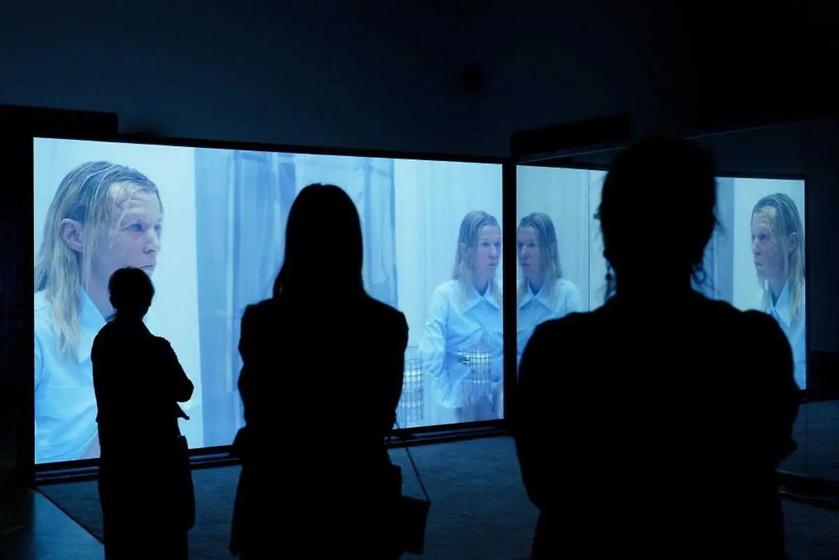 Führung durch die Ausstellung DATAS: The Data and the Sovereign mit der Galeridirektorin — Rudolfinum Galerie, Prag