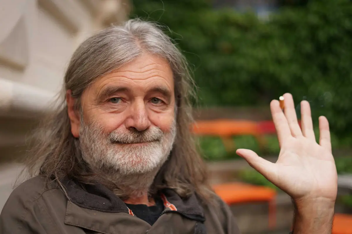 Завиш — У Висячого кафе, Прага