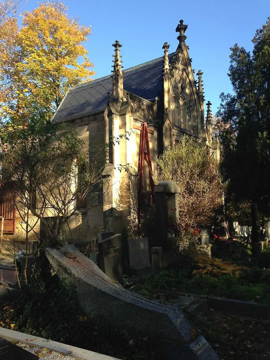 Walk through Břevnov Cemetery — Břevnovský hřbitov, Břevnov