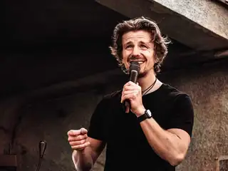 Na stojáka