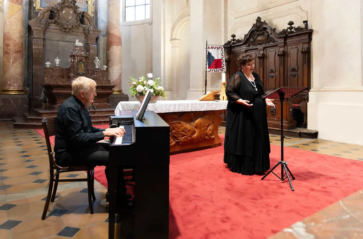 Berühmte Arien, Orgelkompositionen und Sakralmusik — Kirche des Heiligen Nikolaus, Prag