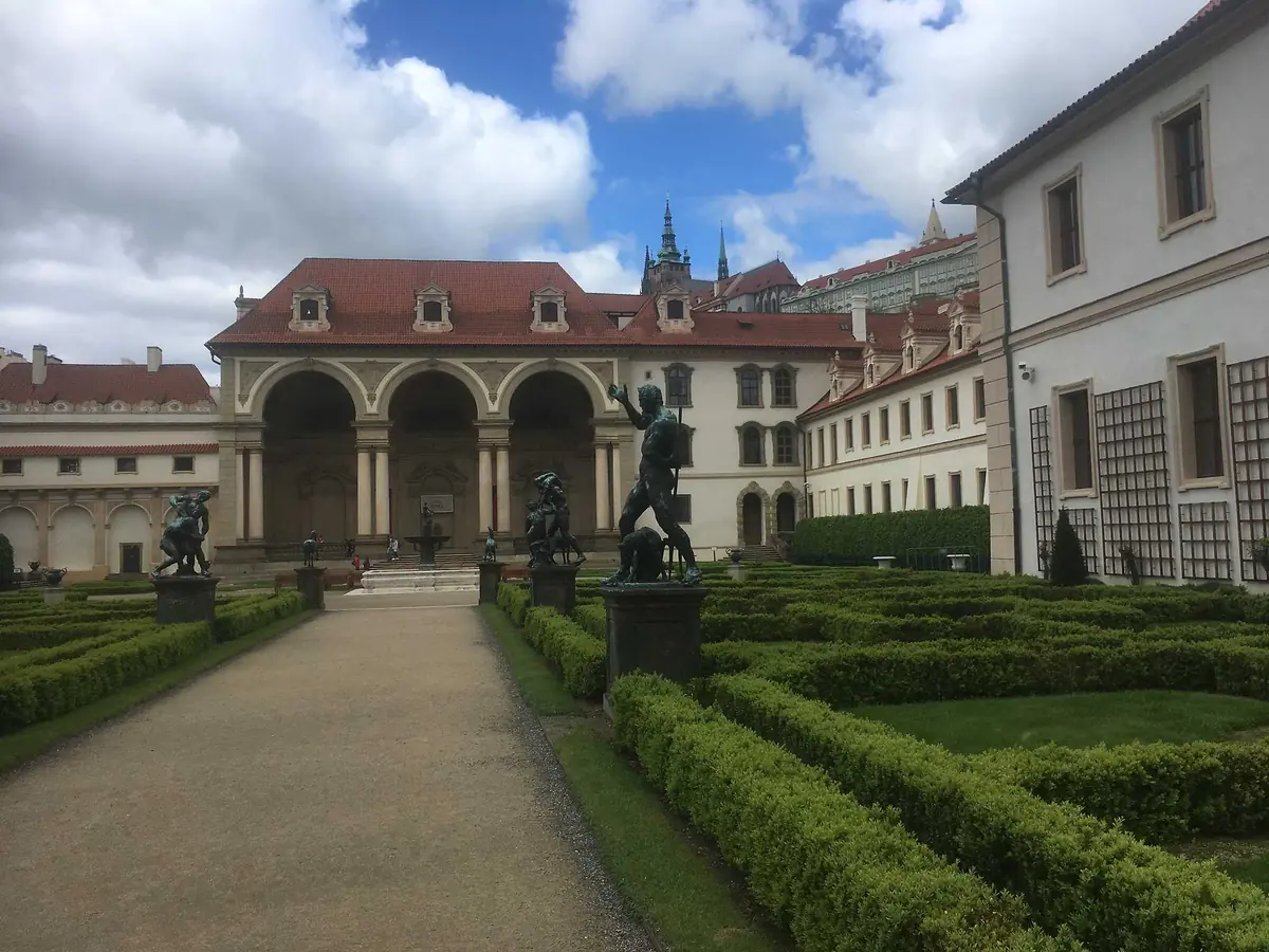 Procházka zahradami Malé Strany — Praha - Mala Strana, Praha