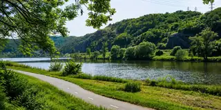Durch die Landschaft von Bohnice: Natur und heilsame Ruhe