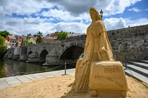 Піскові скульптури в Пискe 2026