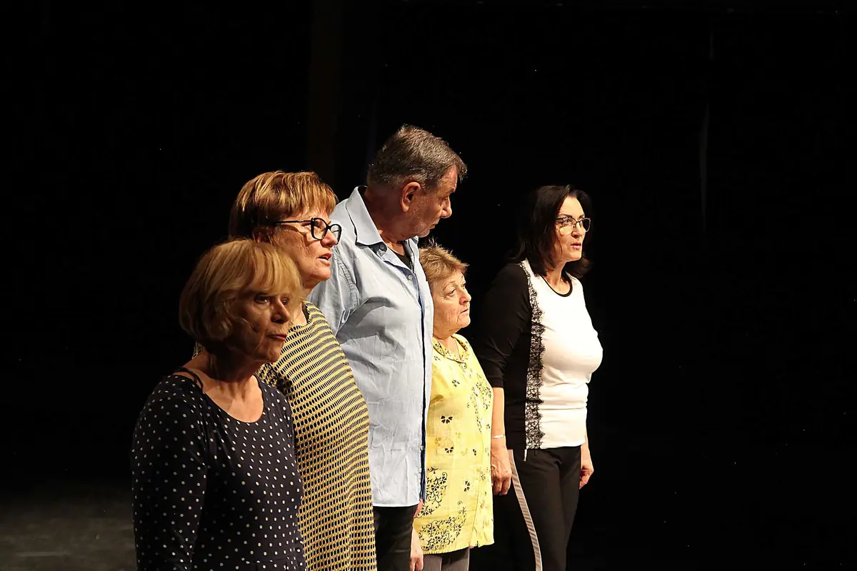 Stand Up (and Try to Stay Standing) — Театр в Целетній, Прага
