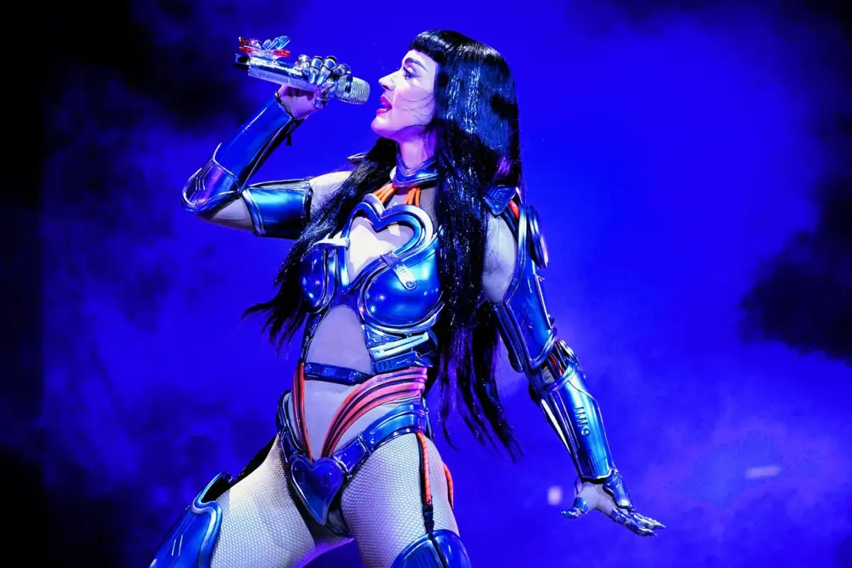 Katy Perry: The Lifetimes Tour - Live From Paris — Био Центральный, Градец-Кралове