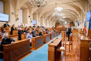 Führung durch den Senat zum 30. Jahrestag seiner Gründung