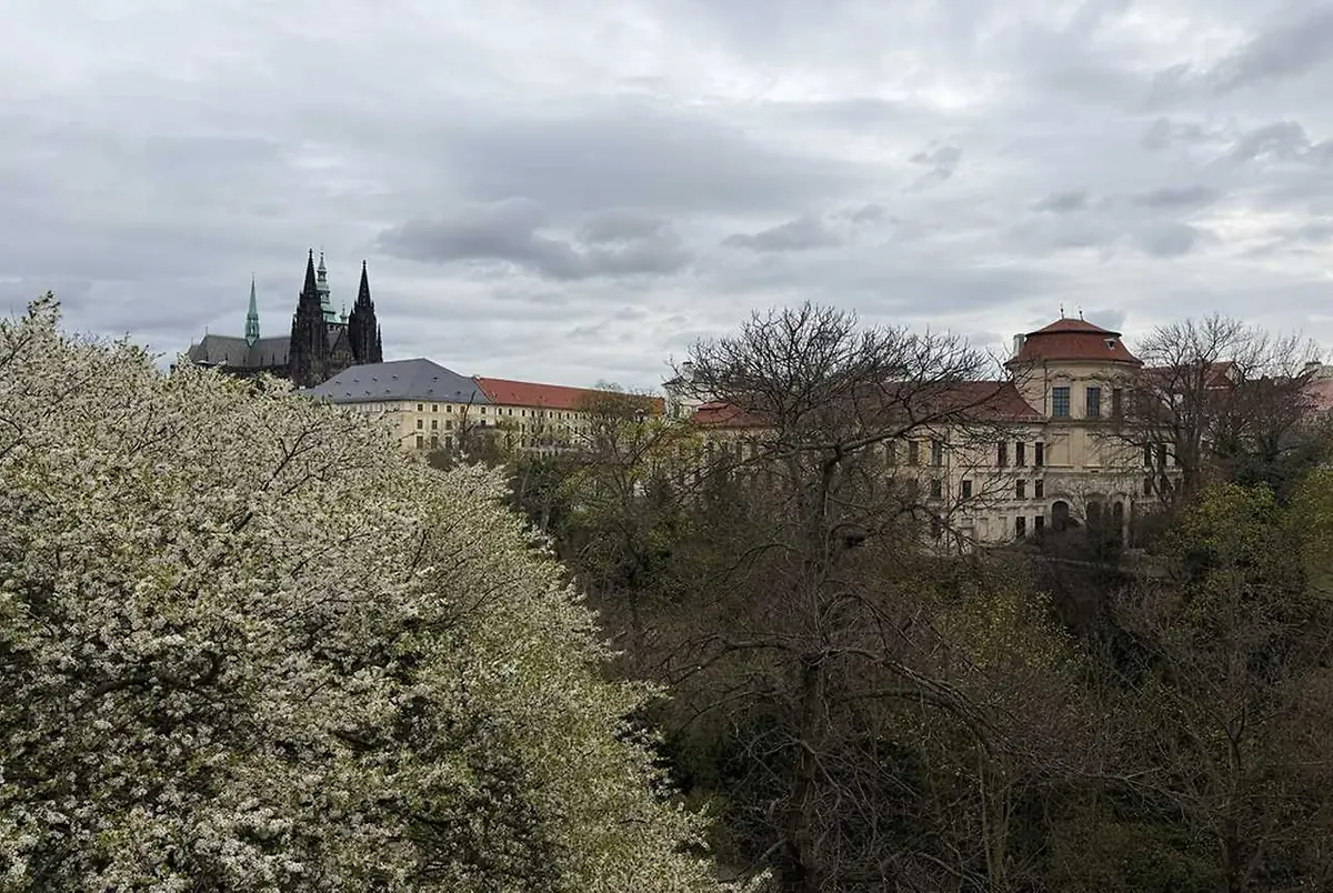 Walk Through Deer Moat — ulice U Brusnice, Prague