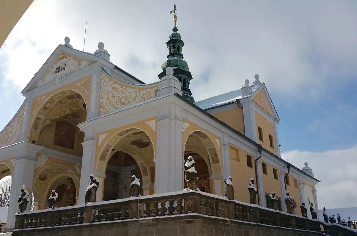 Požár Svaté Hory – výstava k připomenutí tragické události — Římskokatolická farnost u kostela Nanebevzetí Panny Marie Svatá Hora, Příbram