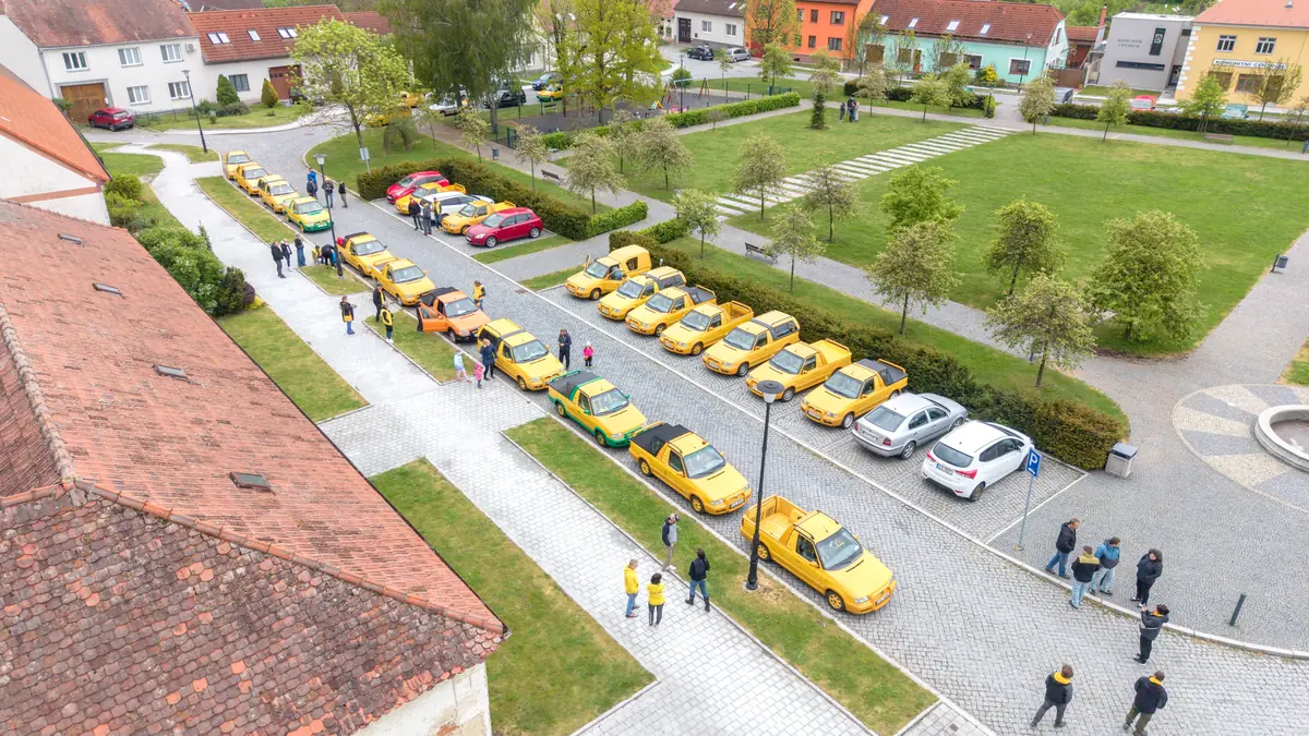 Зустріч Vespa та Felicia Fun на території пивоварні — Pivovar Plzeňský Prazdroj, Пльзень