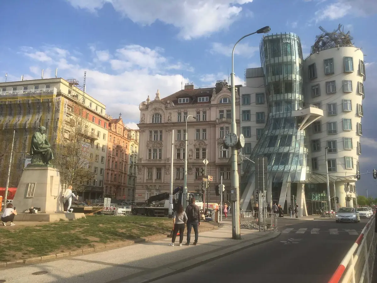 Zajímavosti pražských ostrovů — Jiráskovo náměstí, Praha