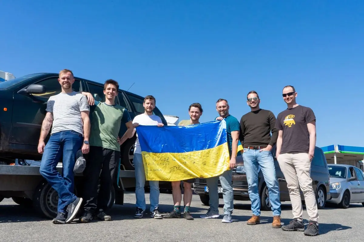 Волонтери на Україні: допомога, труднощі та реальність війни — Скаутський інститут на Старомаце, Прага