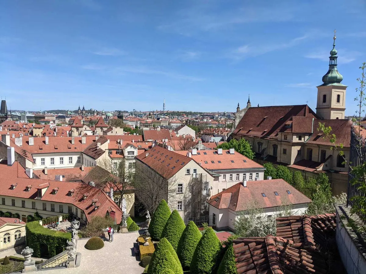 Barokní zahrady — Stanice metra Malostranská, Praha