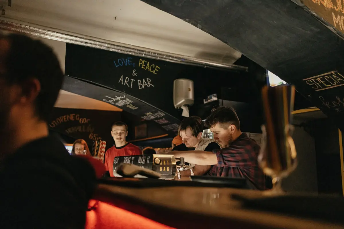OPEN BAR 19:00 - 01:00 — ARTBAR, Brno