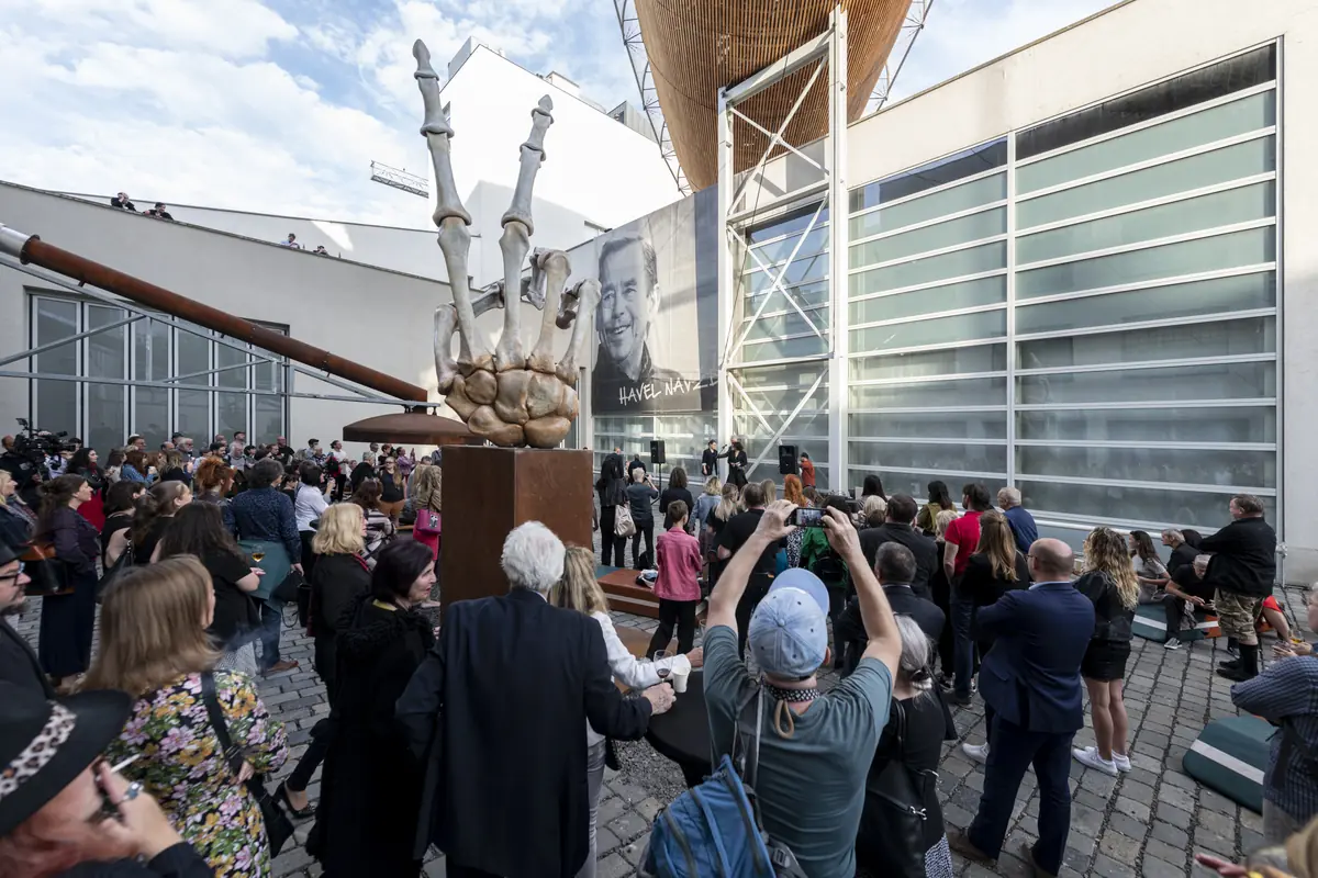 Vernissage / Eröffnung: Argus & Medusa — dox, Prag