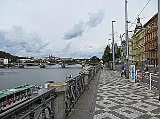 Náplavka, Rašínovo nábřeží, Praha 2