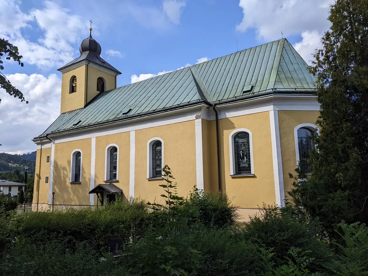 Территория Начальной школы Челадна