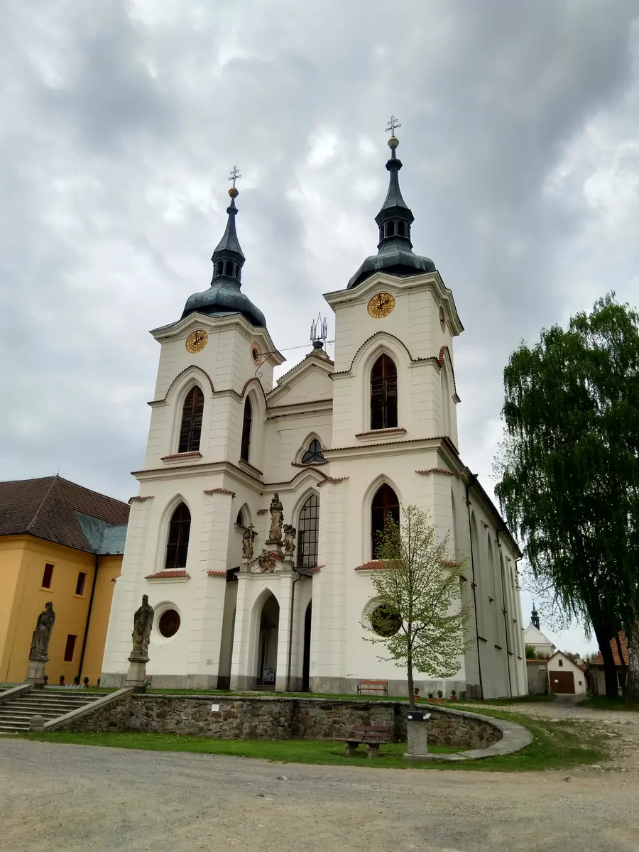 Opatský kostel Narození Panny Marie