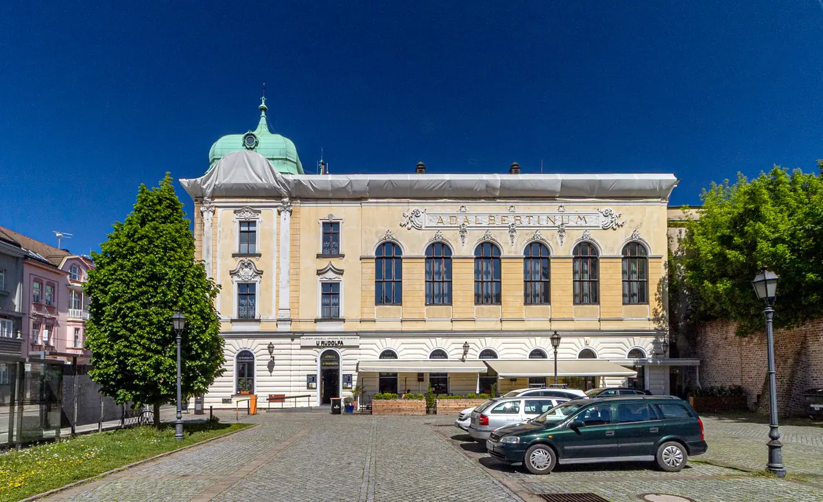 Jednodenní kurz pečení chleba ve venkovní chlebové peci — Adalbertinum, Velký sál, Hradec Králové