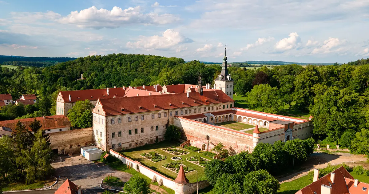 Nádvoří uherčického zámku
