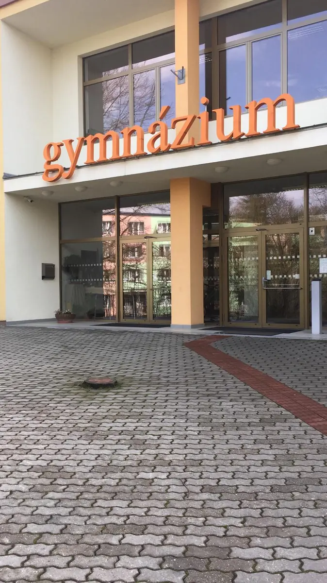 První české gymnázium v Karlových Varech