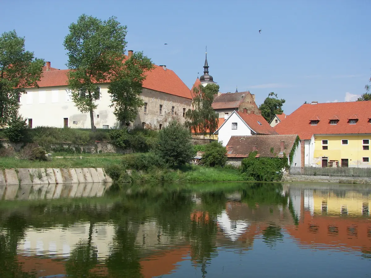 Zámek Louňovice pod Blaníkem