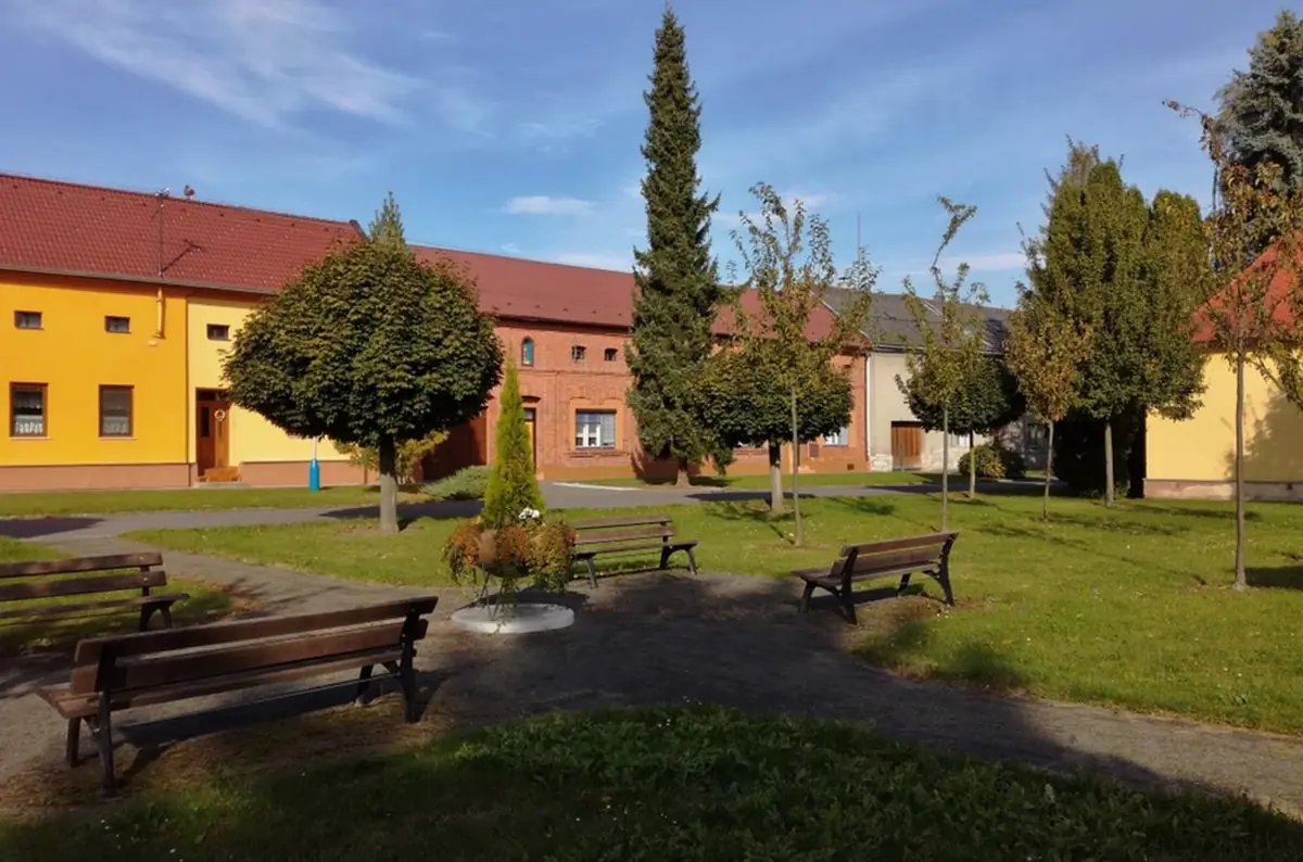 Holešovský zámek