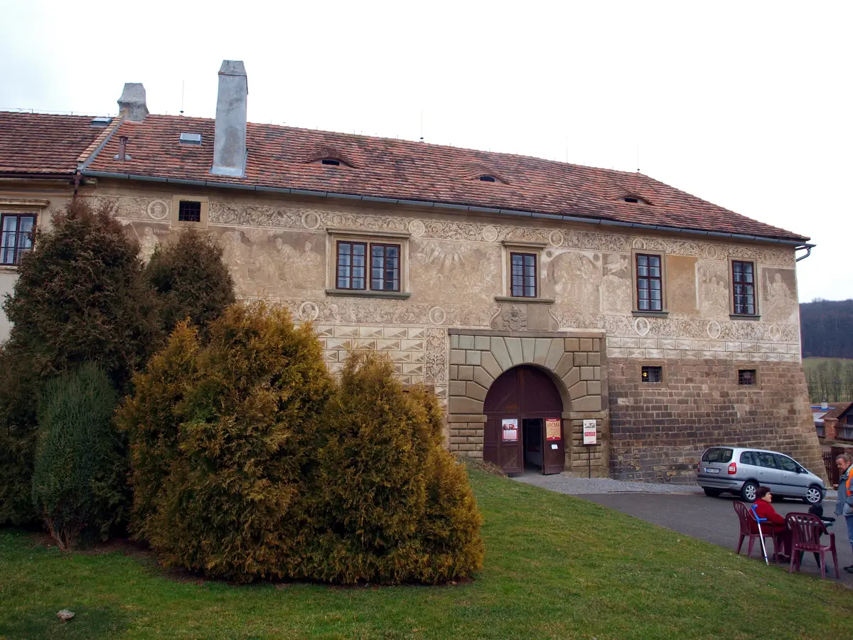Hrad a zámek Staré Hrady