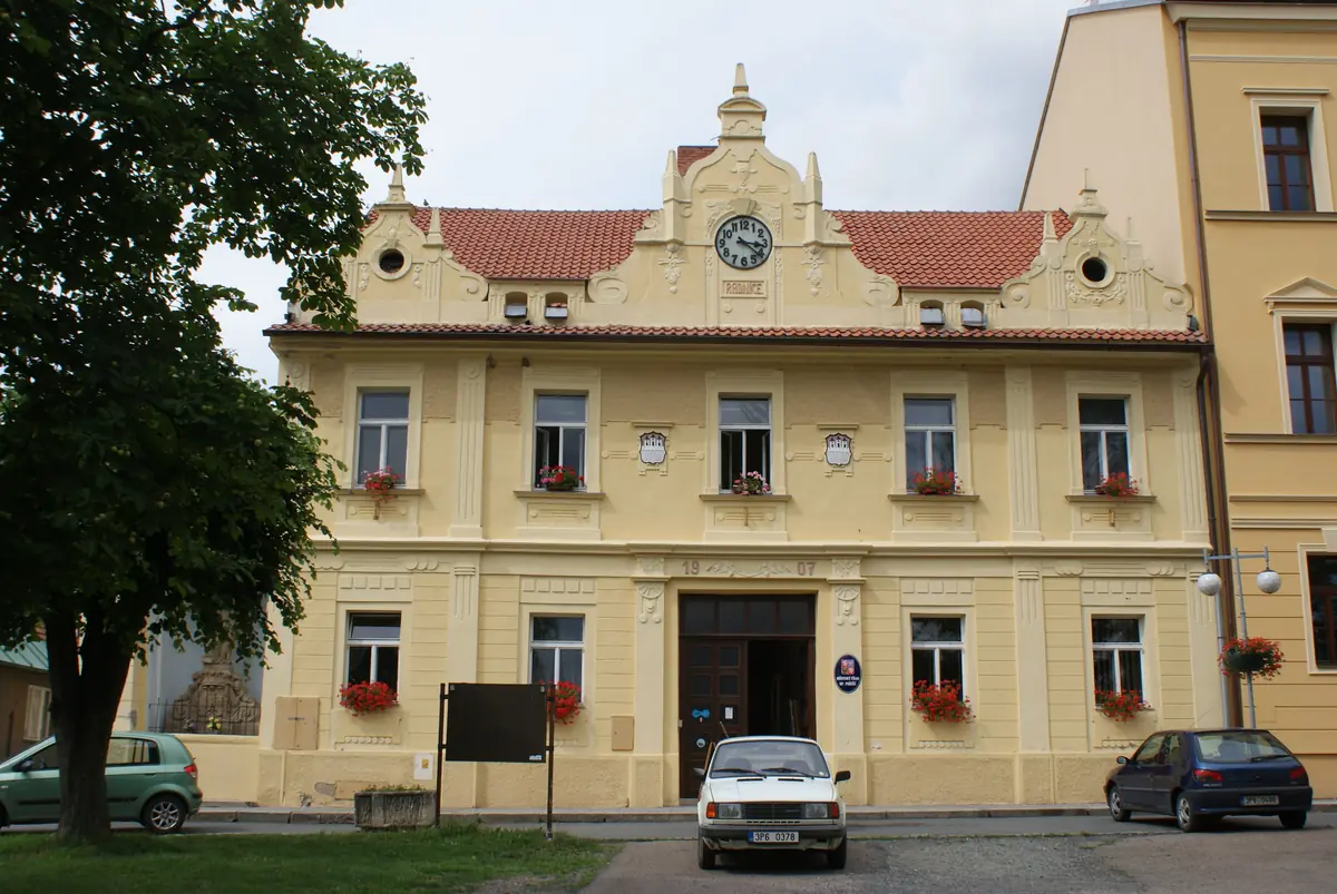 Zámek Spálené Poříčí