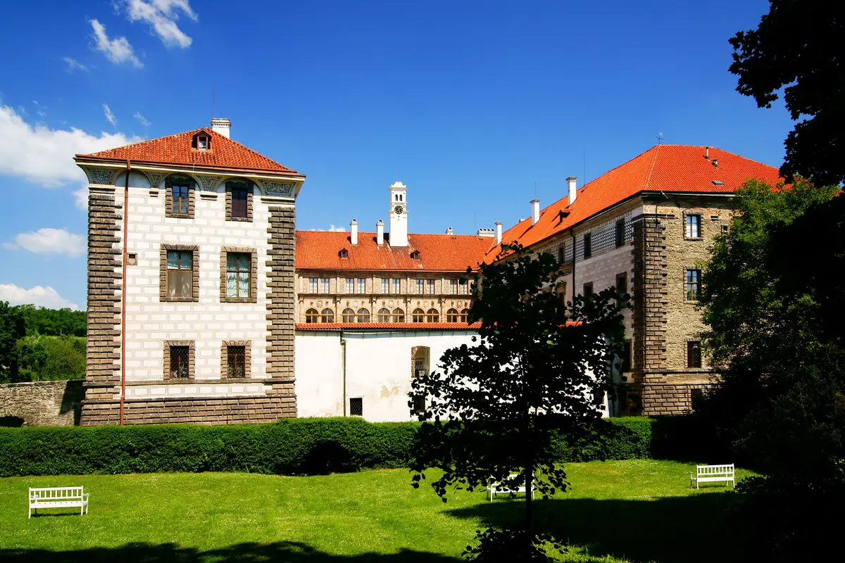 Nelahozeves, zámek