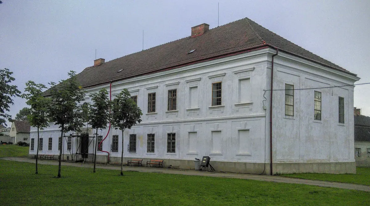 Uhřice Palace